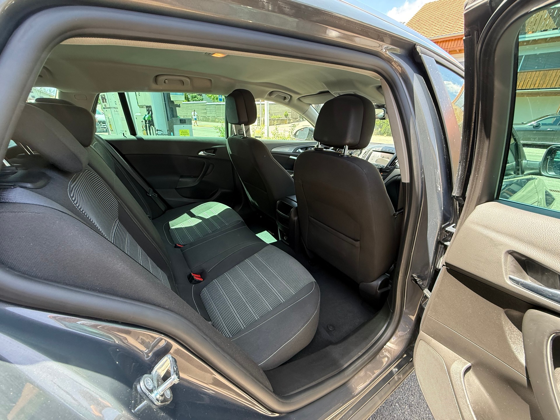OPEL Insignia Sports Tourer 1.6 CDTI Edition Automatic-image-11