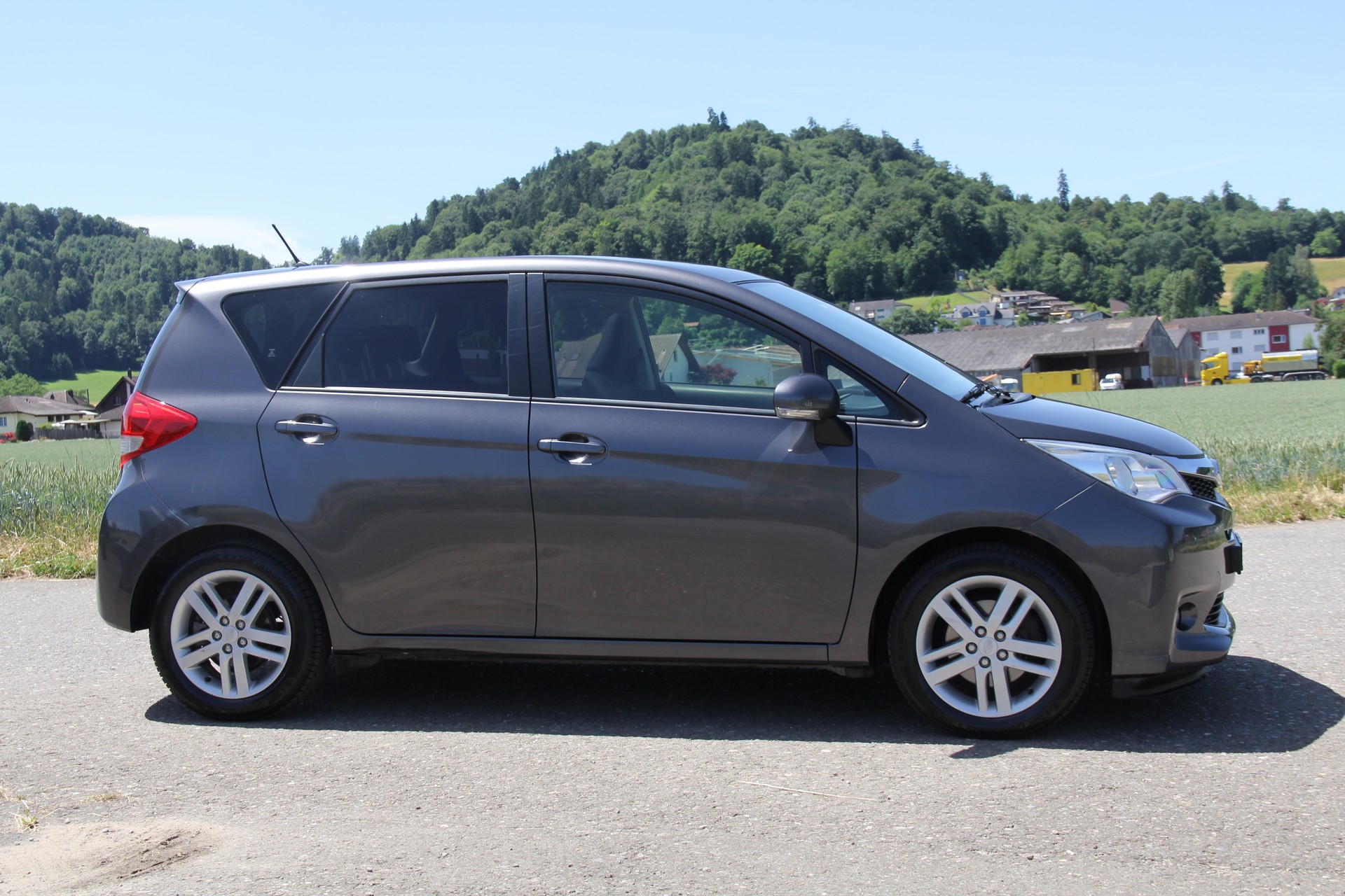 SUBARU Trezia 1.4D Swiss Luxury-image-4