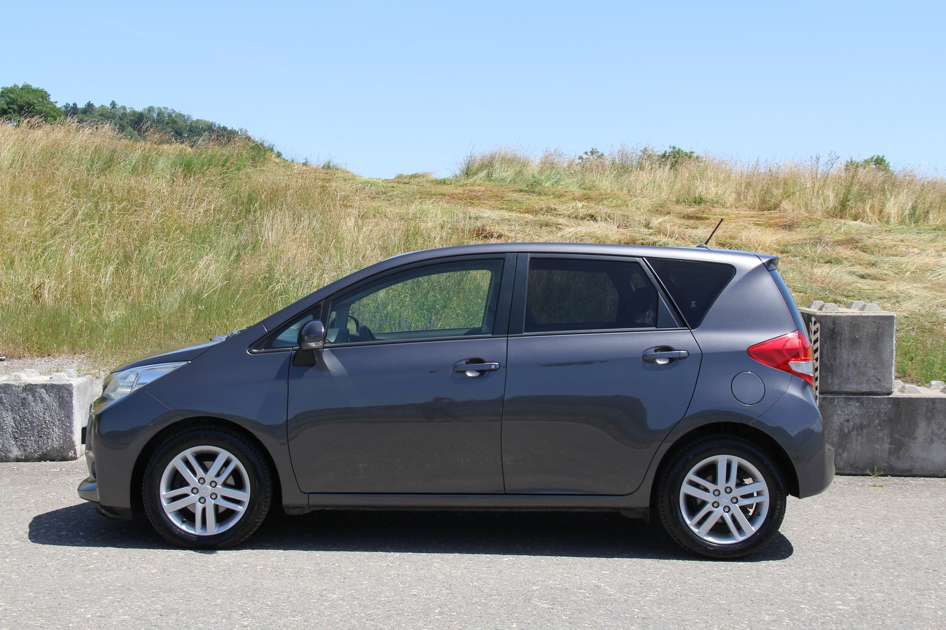 SUBARU Trezia 1.4D Swiss Luxury-image-0