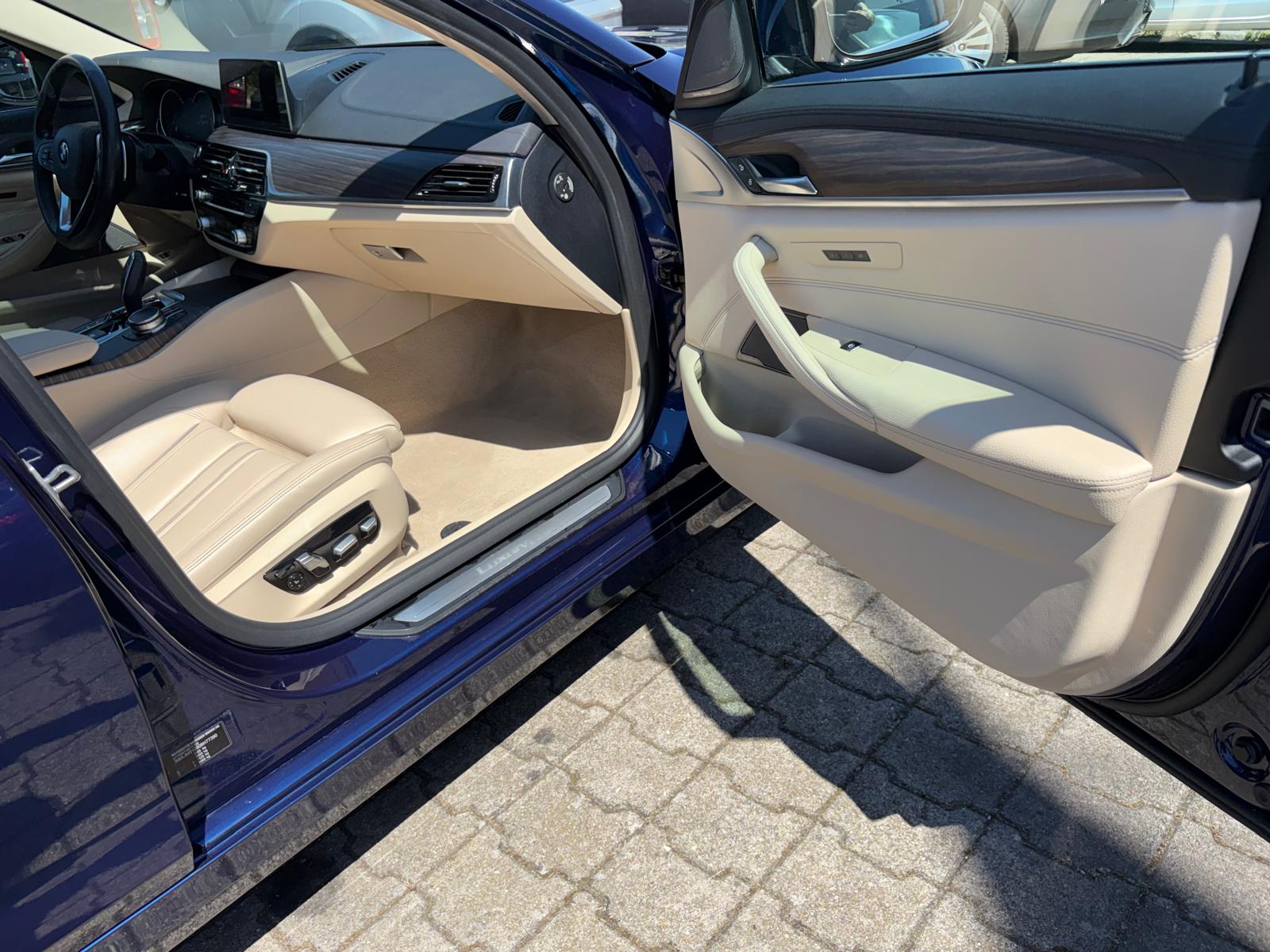 BMW 520d xDrive Touring Luxury Line Steptronic-image-10