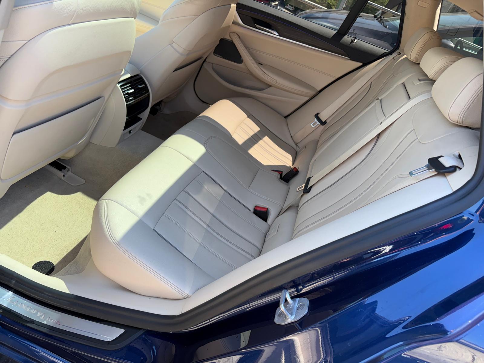BMW 520d xDrive Touring Luxury Line Steptronic-image-11