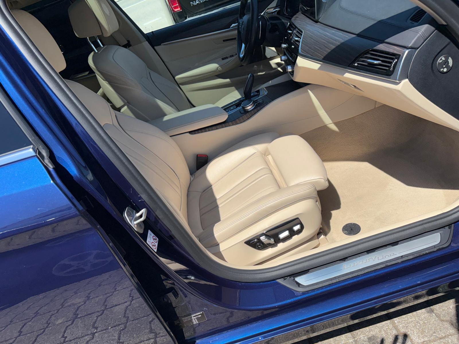 BMW 520d xDrive Touring Luxury Line Steptronic-image-9