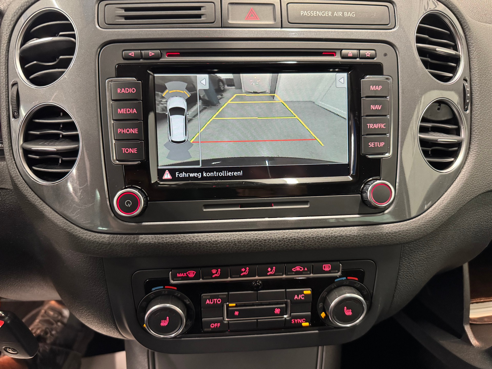 VW Tiguan 2.0 TDI BlueMotion R Line Sport&Style 4Motion DSG-image-9