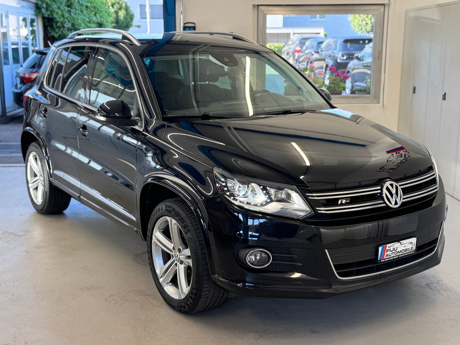 VW Tiguan 2.0 TDI BlueMotion R Line Sport&Style 4Motion DSG-image-2