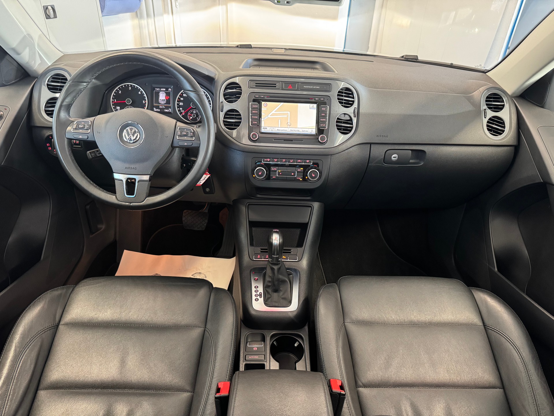 VW Tiguan 2.0 TDI BlueMotion R Line Sport&Style 4Motion DSG-image-8