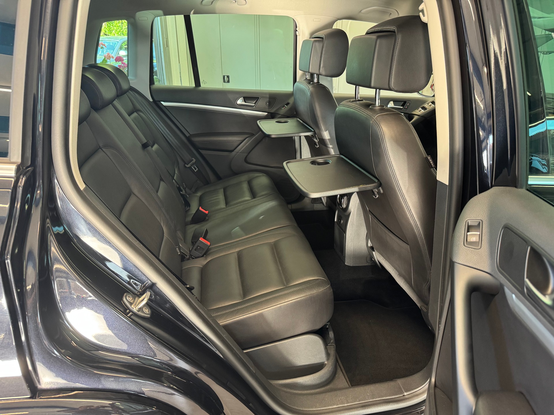 VW Tiguan 2.0 TDI BlueMotion R Line Sport&Style 4Motion DSG-image-11