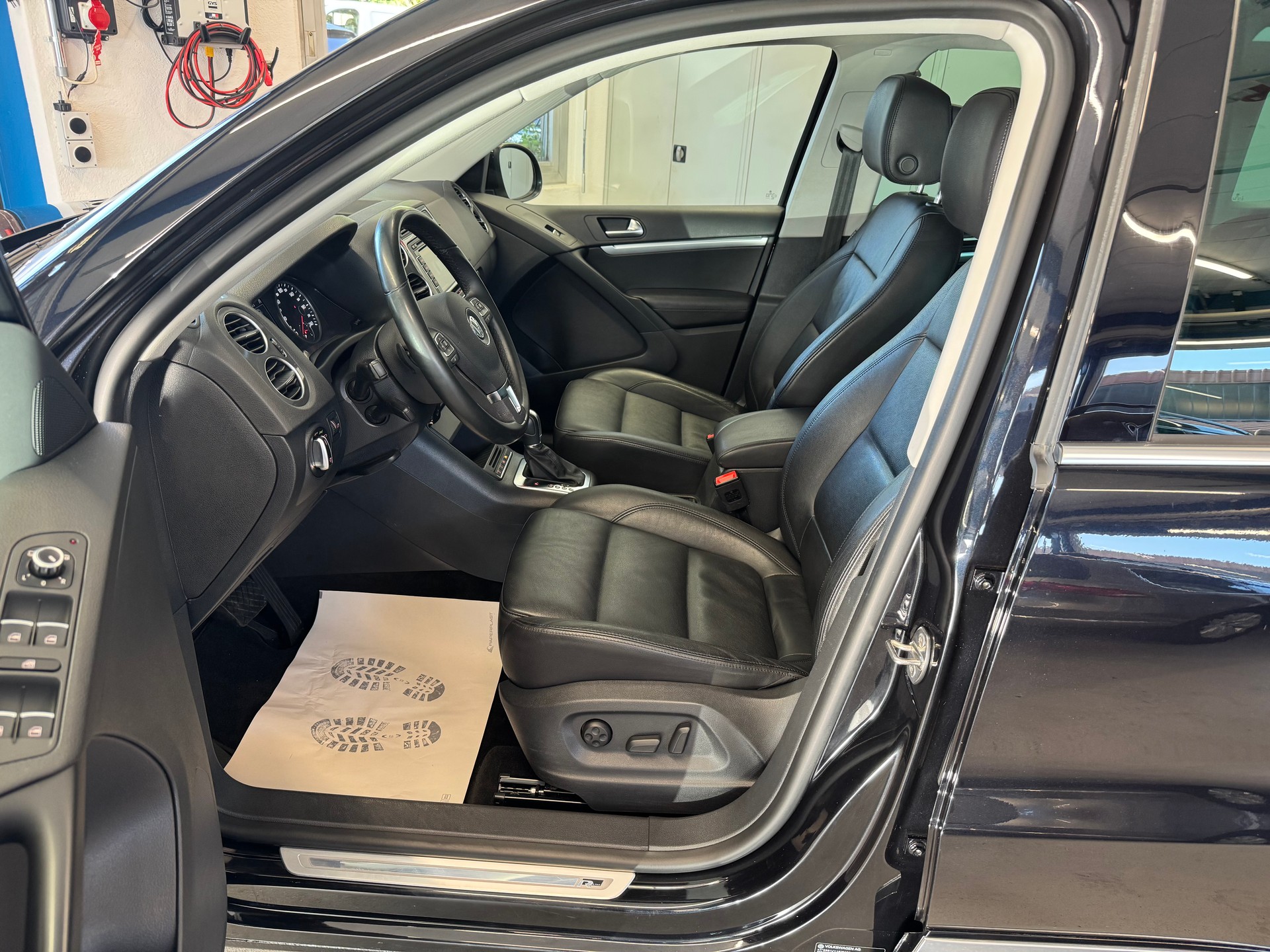 VW Tiguan 2.0 TDI BlueMotion R Line Sport&Style 4Motion DSG-image-6