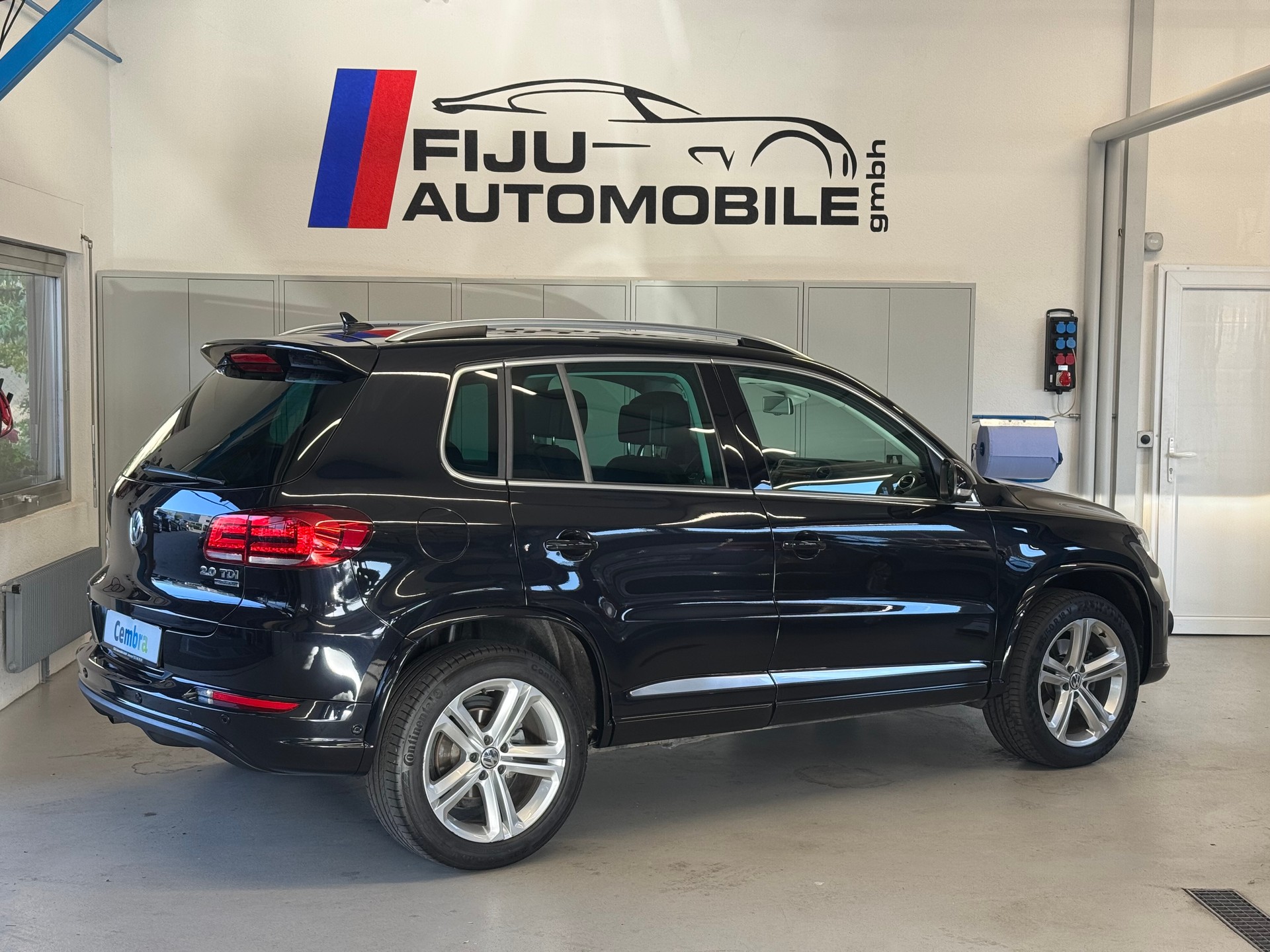 VW Tiguan 2.0 TDI BlueMotion R Line Sport&Style 4Motion DSG-image-3
