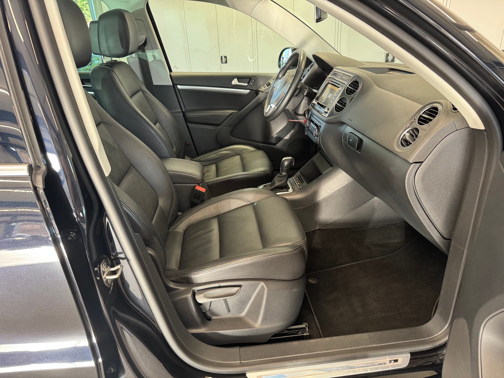 VW Tiguan 2.0 TDI BlueMotion R Line Sport&Style 4Motion DSG-image-10