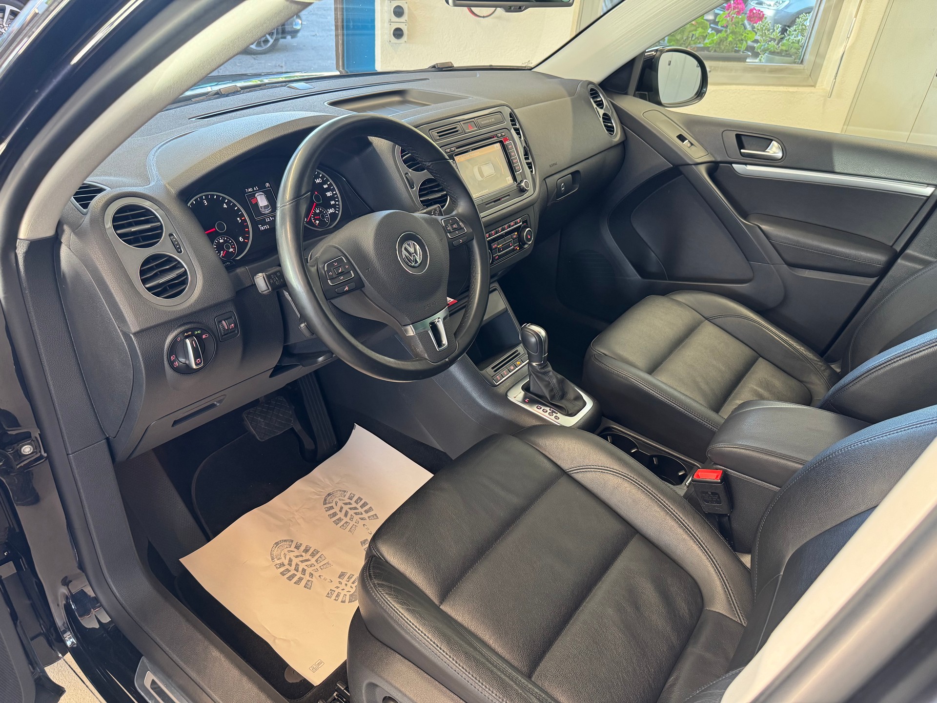 VW Tiguan 2.0 TDI BlueMotion R Line Sport&Style 4Motion DSG-image-7
