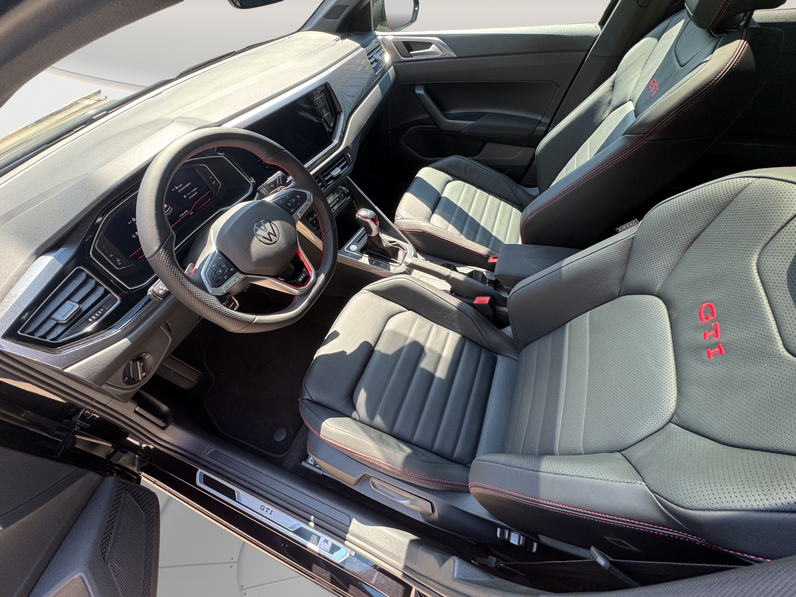 VW Polo 2.0 TSI GTI DSG-image-8