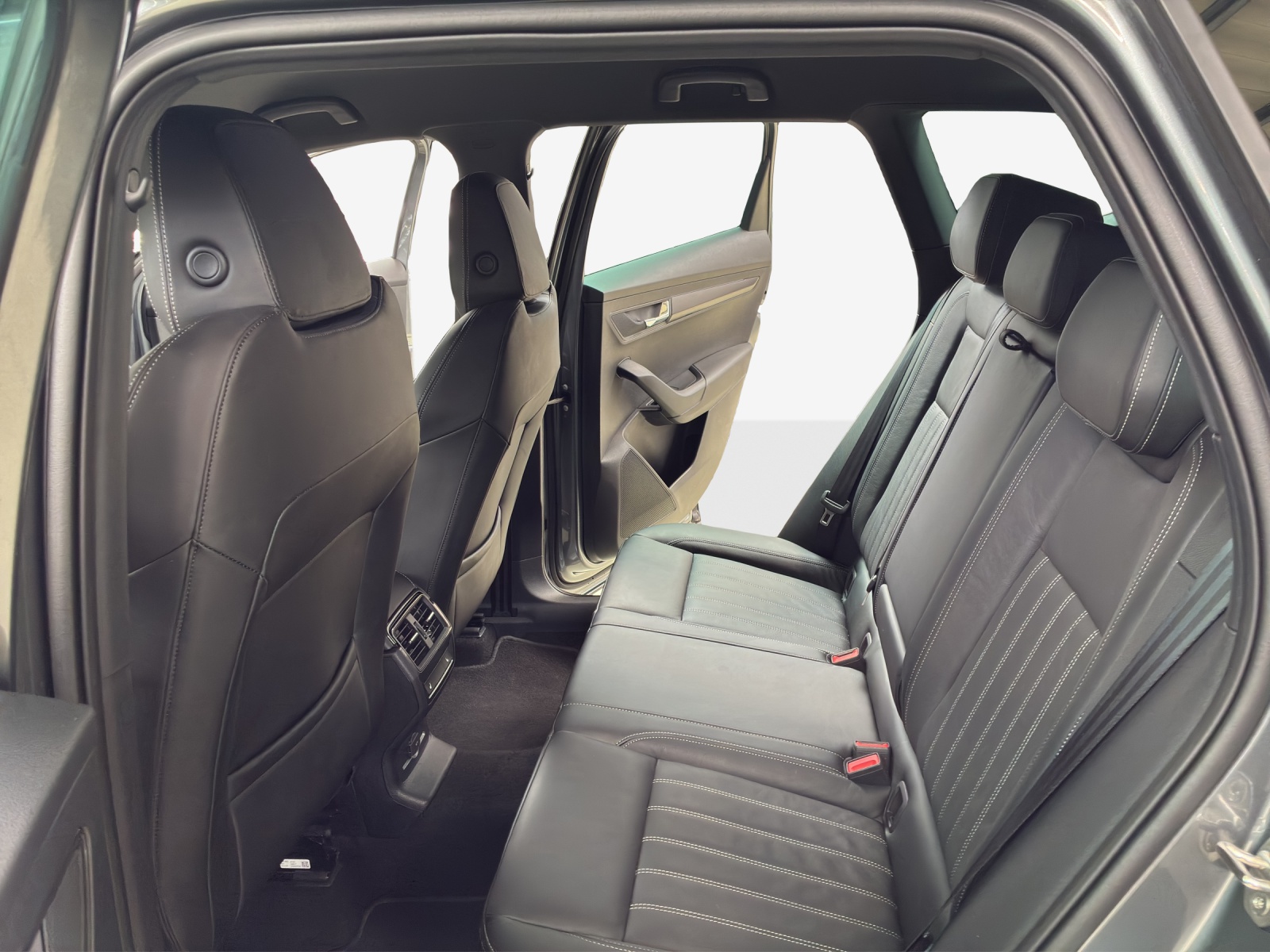 SKODA Karoq 2.0 TSI SportLine 4x4 DSG-image-10