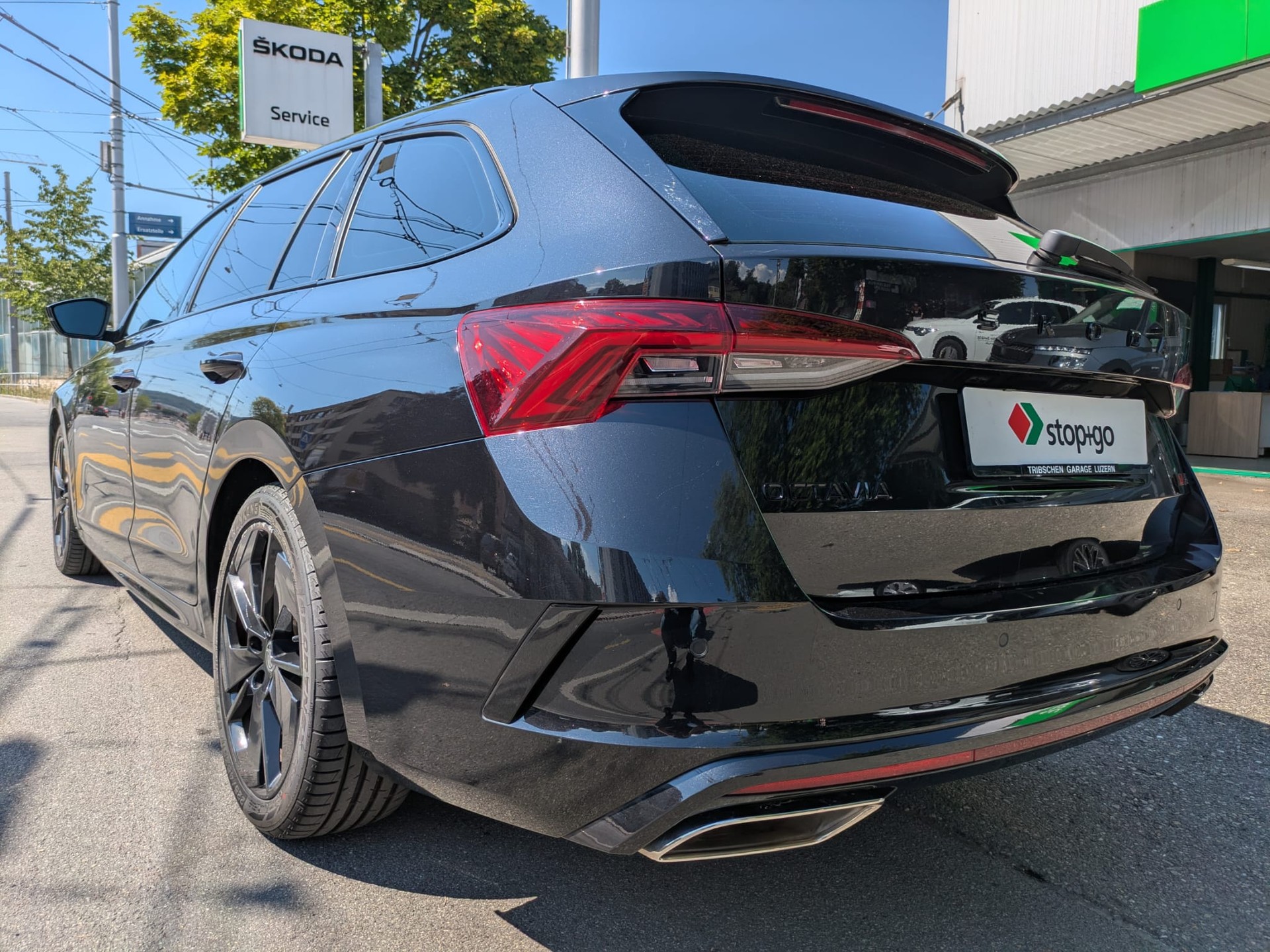 SKODA Octavia Combi 2.0 TSI DSG RS-image-4