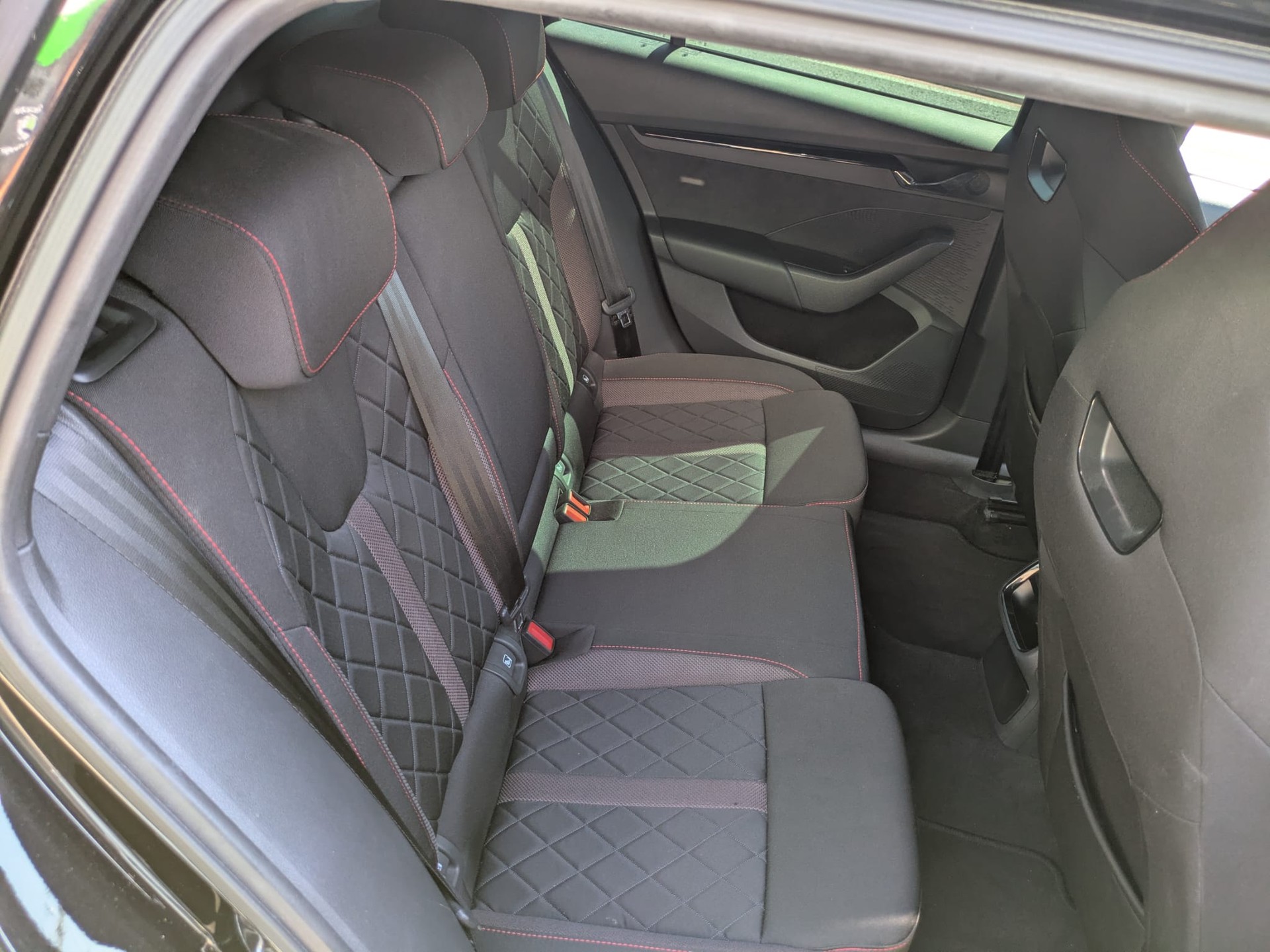 SKODA Octavia Combi 2.0 TSI DSG RS-image-11