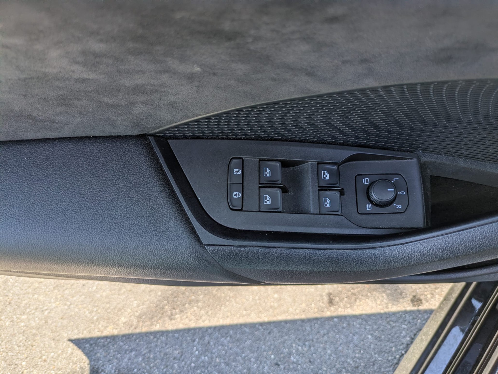 SKODA Octavia Combi 2.0 TSI DSG RS-image-23
