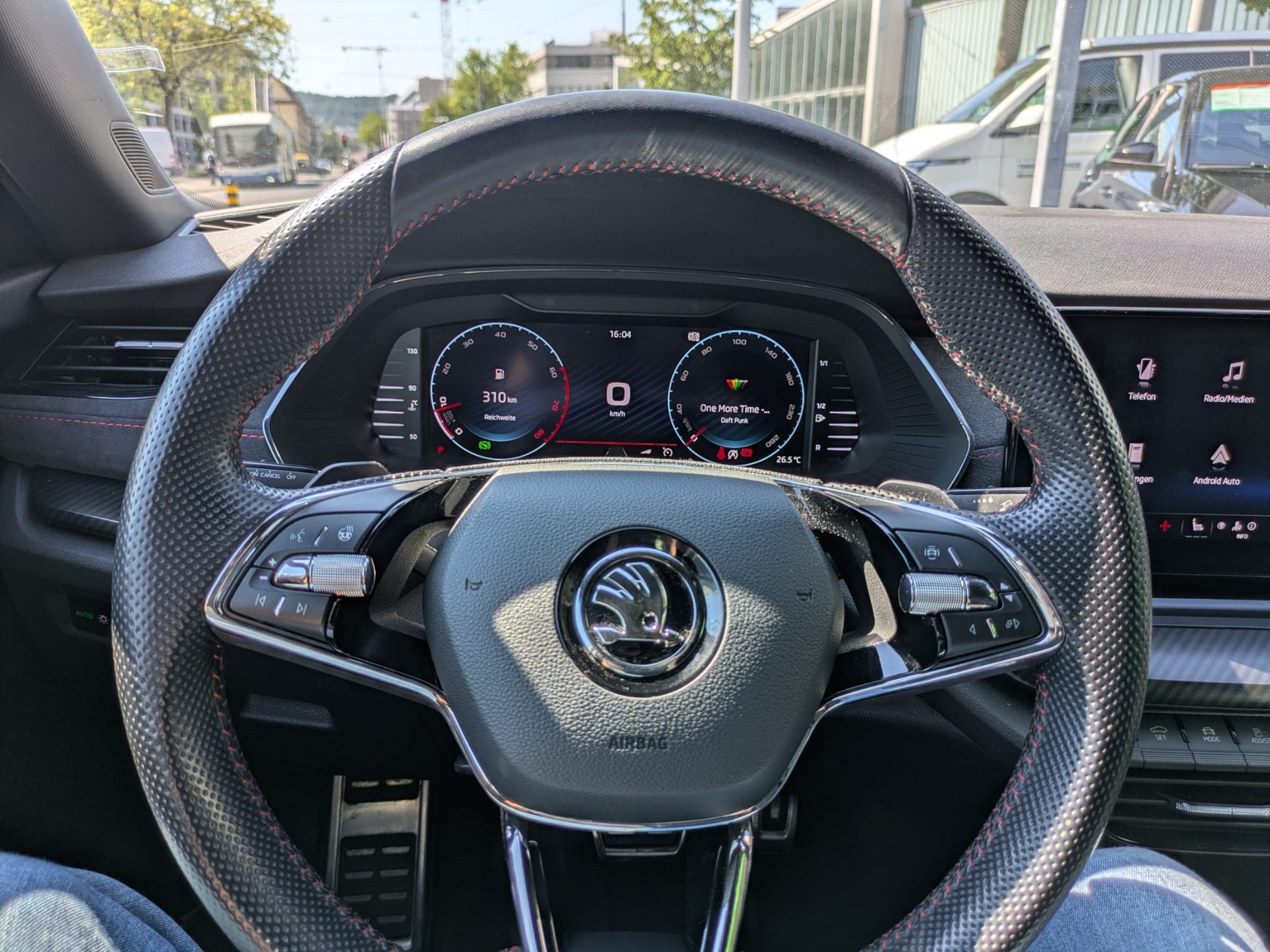 SKODA Octavia Combi 2.0 TSI DSG RS-image-15