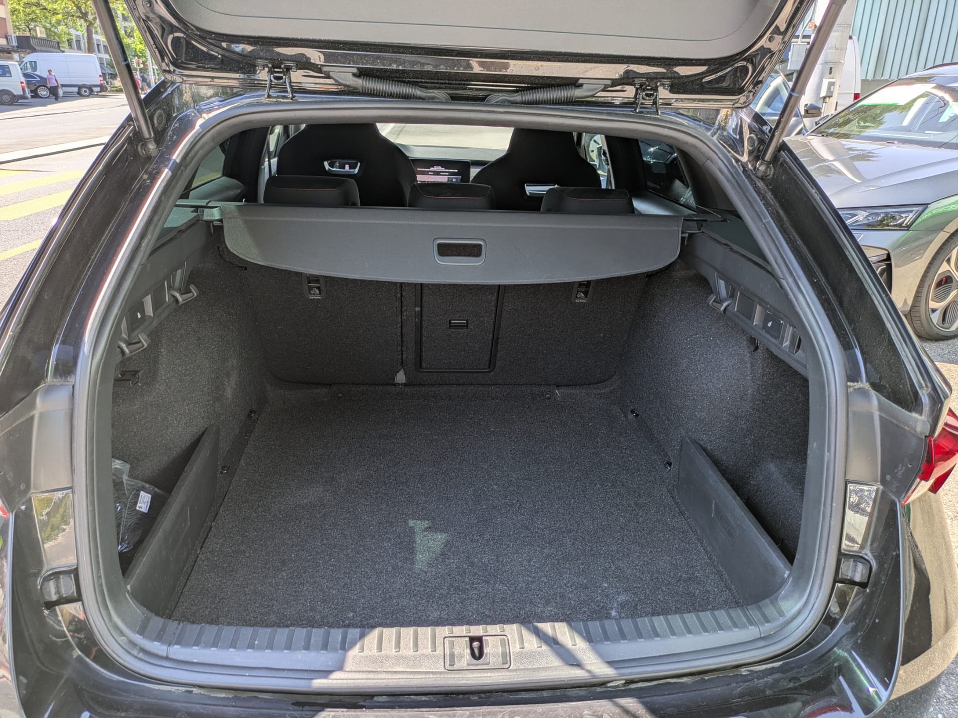 SKODA Octavia Combi 2.0 TSI DSG RS-image-9