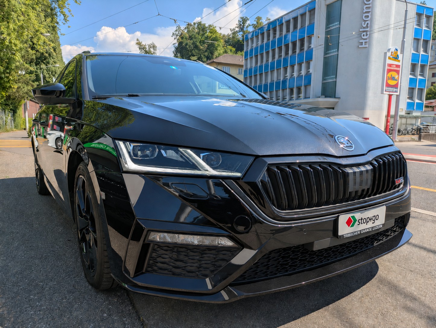 SKODA Octavia Combi 2.0 TSI DSG RS-image-1