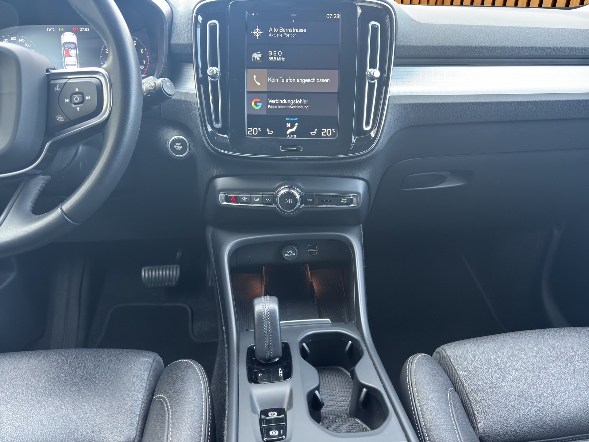 VOLVO XC40 2.0 B4 MH Momentum AWD-image-11