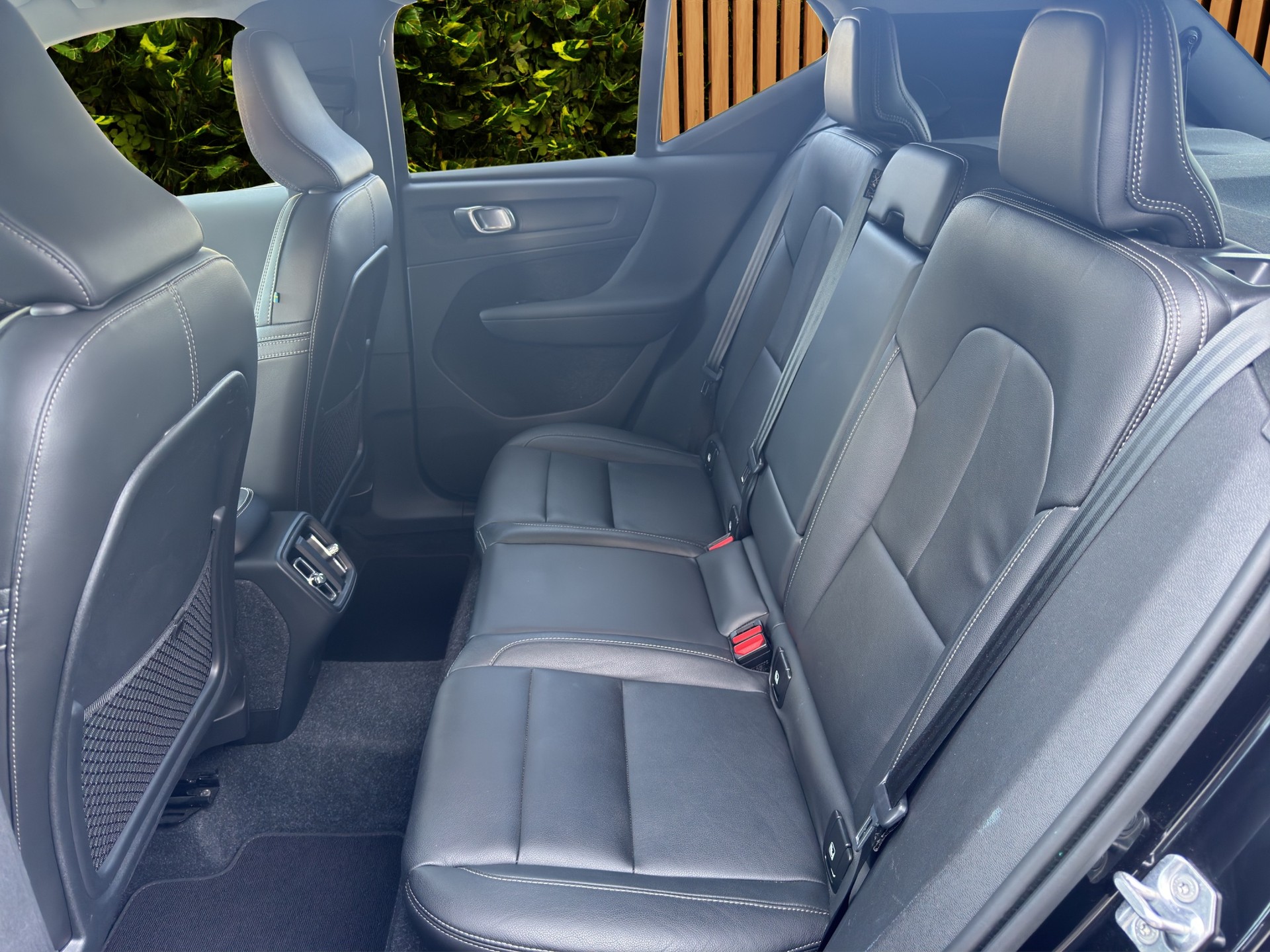 VOLVO XC40 2.0 B4 MH Momentum AWD-image-14