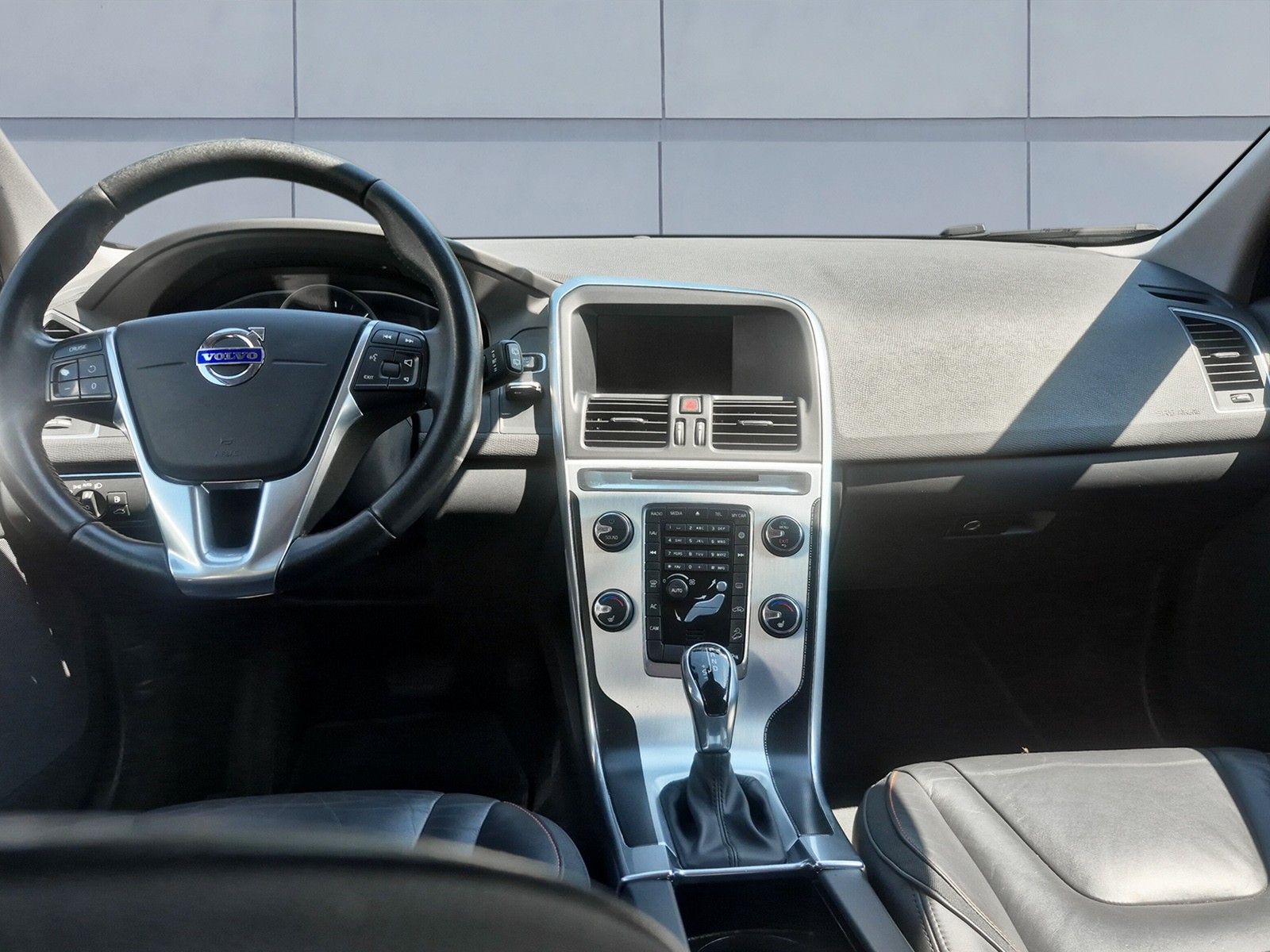 VOLVO XC60 2.4 D4 Ocean Race AWD-image-11
