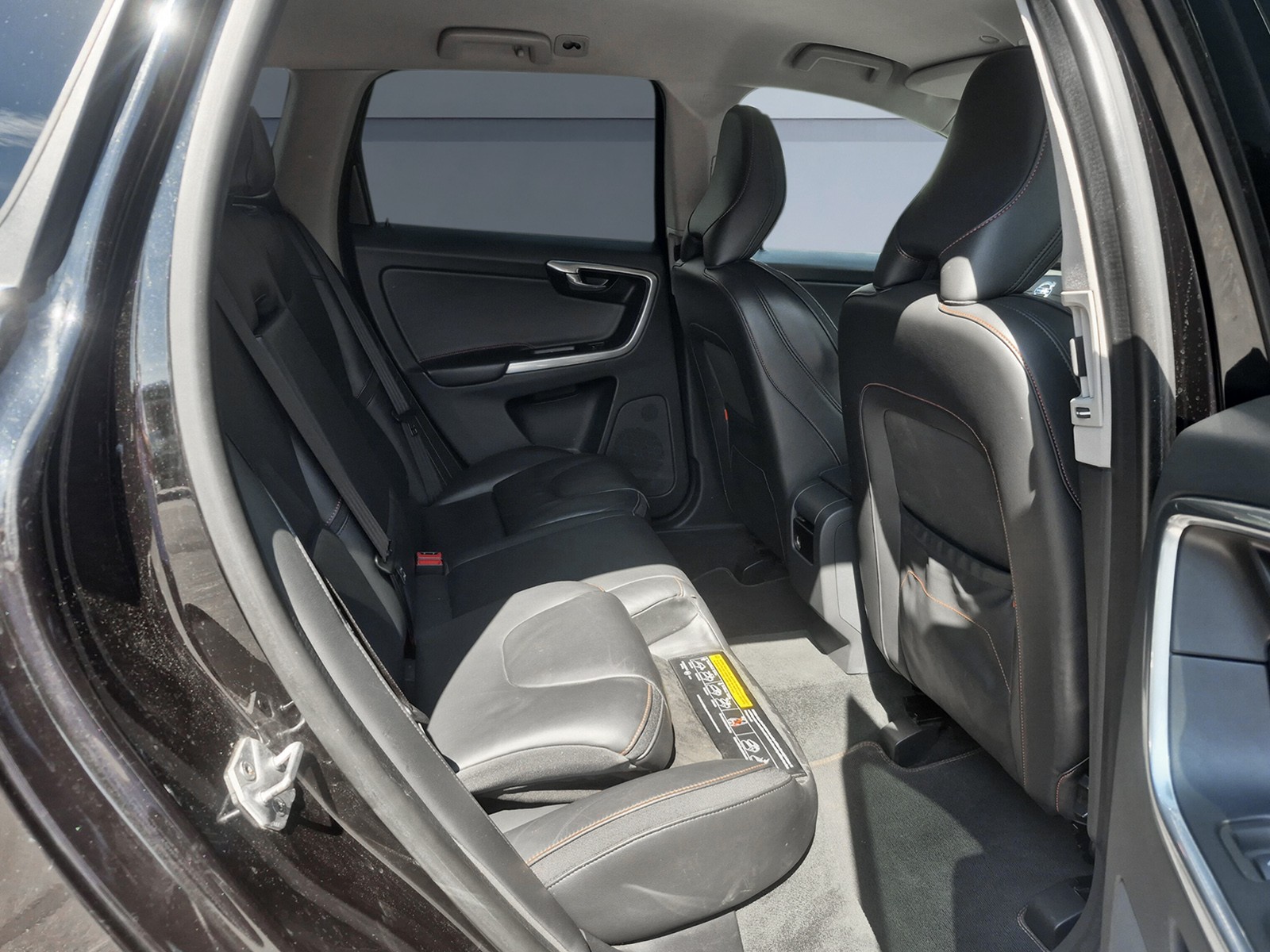 VOLVO XC60 2.4 D4 Ocean Race AWD-image-13