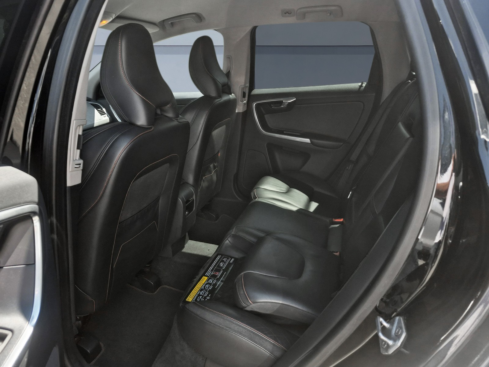 VOLVO XC60 2.4 D4 Ocean Race AWD-image-14