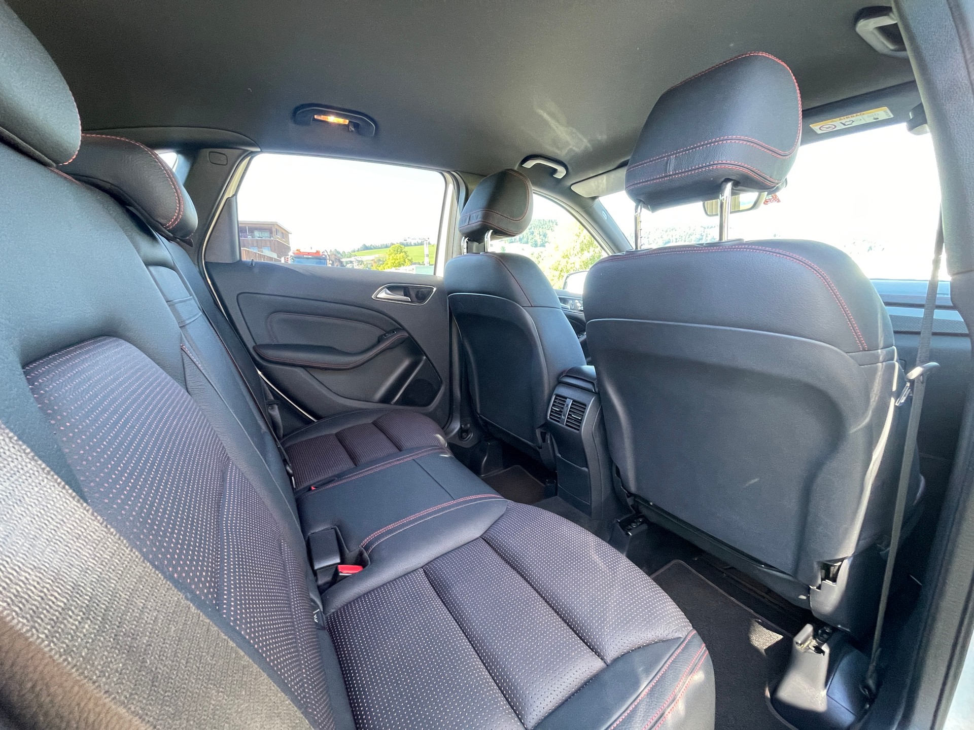 MERCEDES-BENZ B 220 CDI Swiss Star Edition AMG Line 4Matic-image-6