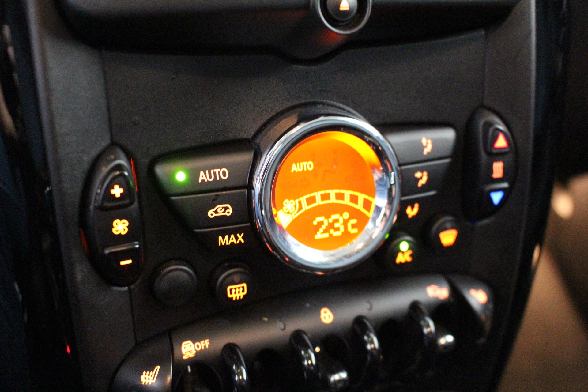 MINI Countryman R60 1.6i Cooper ALL4-image-16