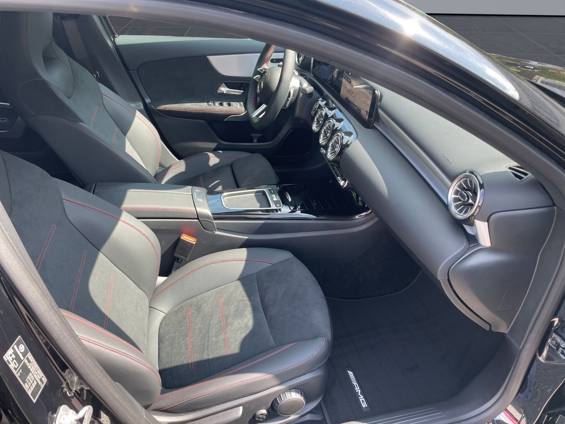 MERCEDES-BENZ A 220 4Matic 8G-DCT-image-9