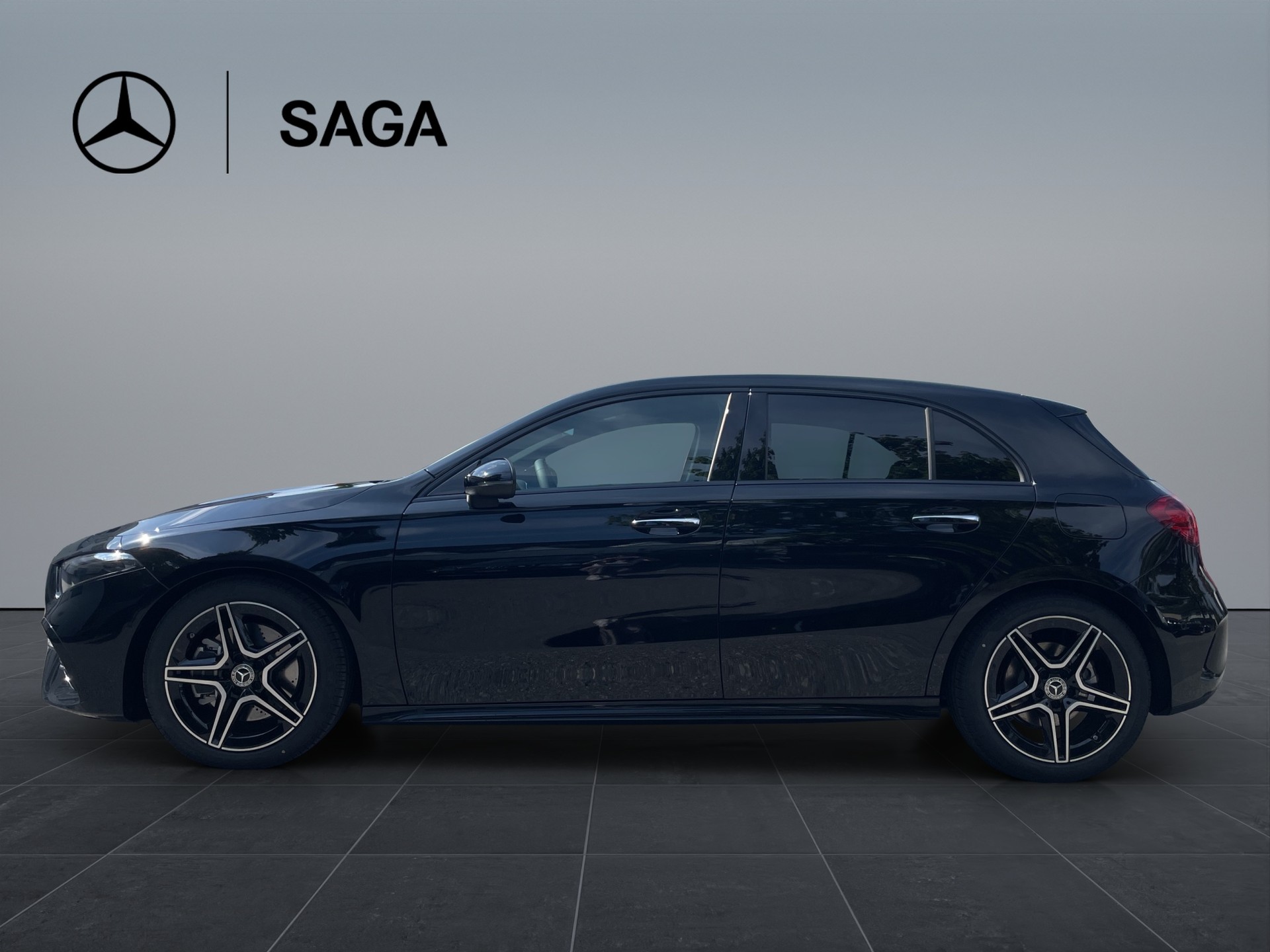 MERCEDES-BENZ A 220 4Matic 8G-DCT-showroom-element-2