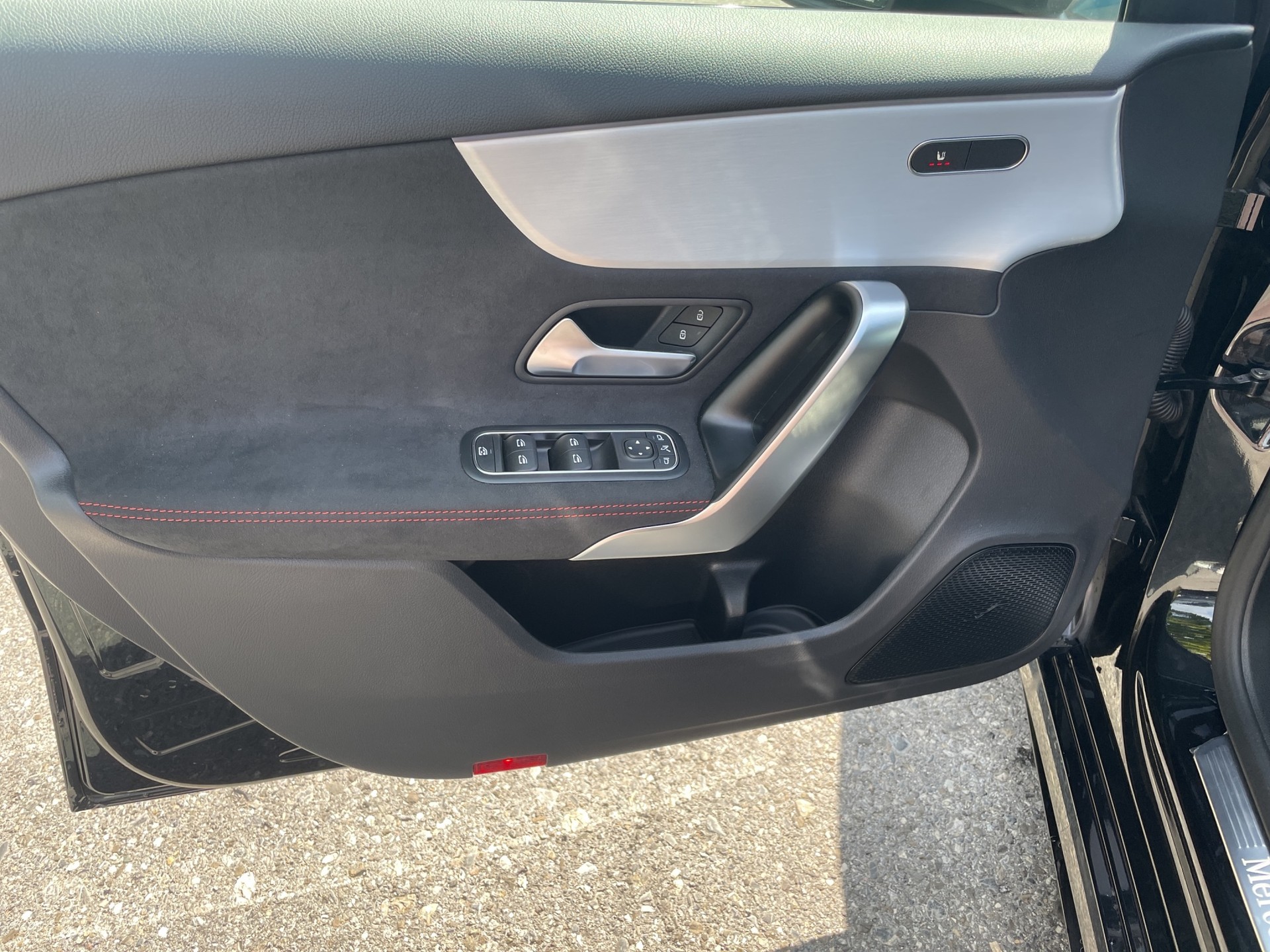 MERCEDES-BENZ A 220 4Matic 8G-DCT-image-11