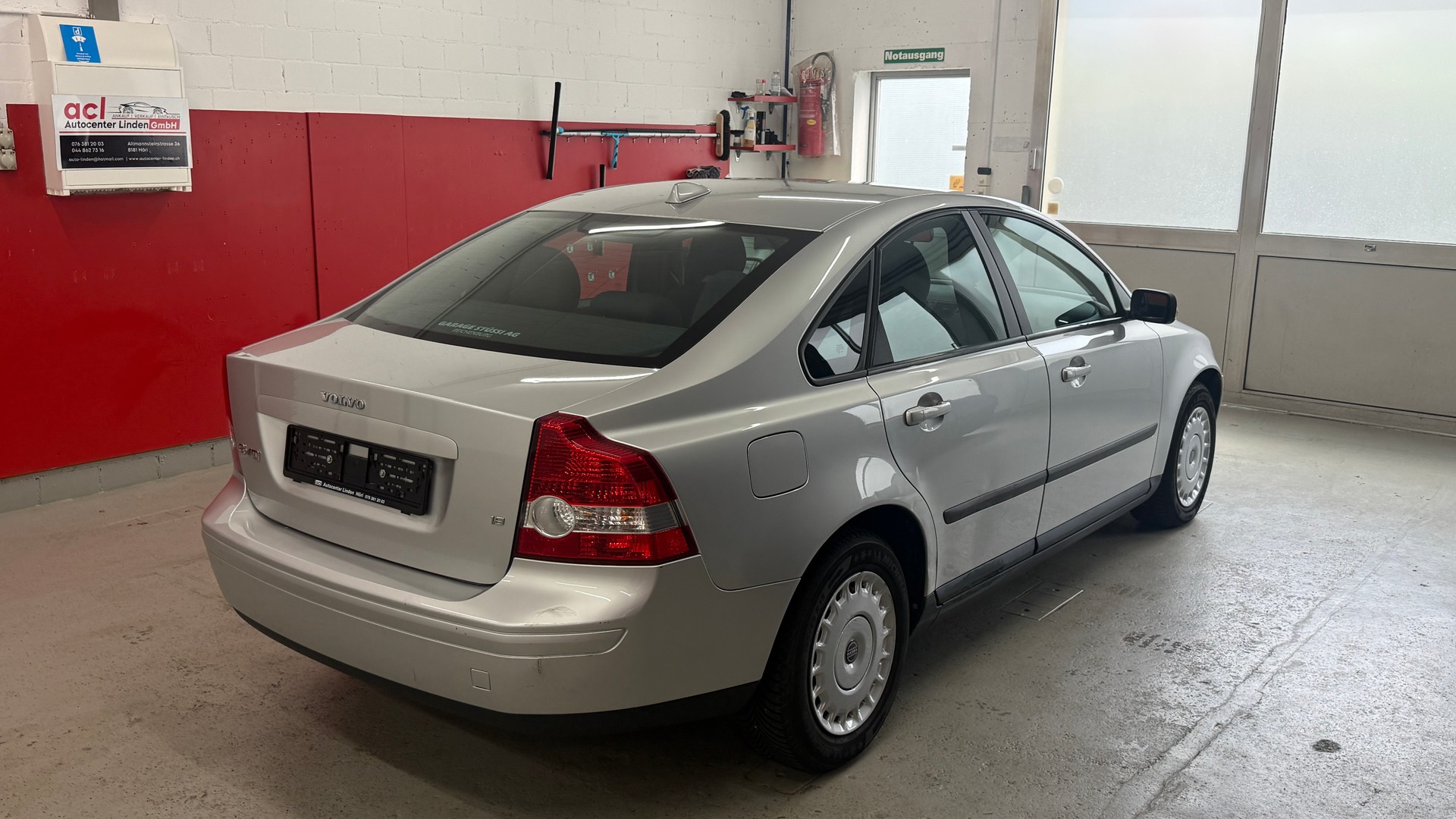 VOLVO S40 1.8 Momentum, gepflegtes CH Fahrzeug aus 1 Hand immer bei Volvo gewartet-showroom-element-3