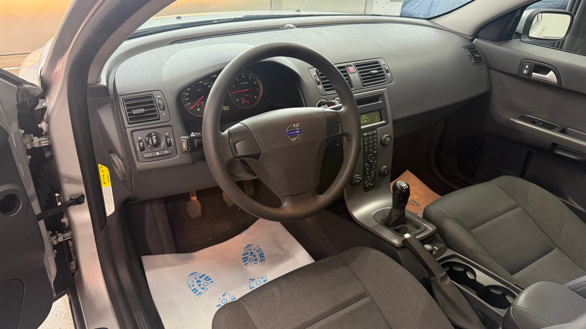 VOLVO S40 1.8 Momentum, gepflegtes CH Fahrzeug aus 1 Hand immer bei Volvo gewartet-image-8