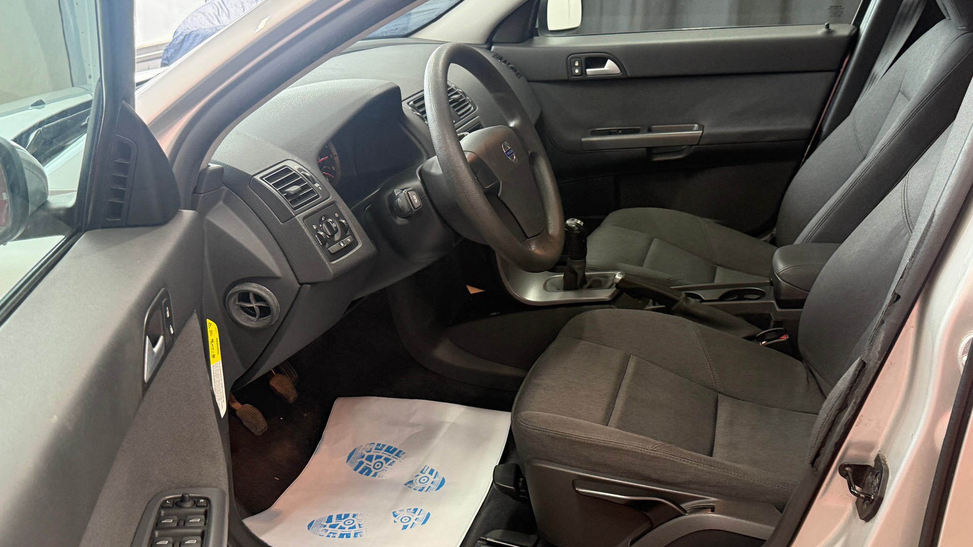 VOLVO S40 1.8 Momentum, gepflegtes CH Fahrzeug aus 1 Hand immer bei Volvo gewartet-image-7