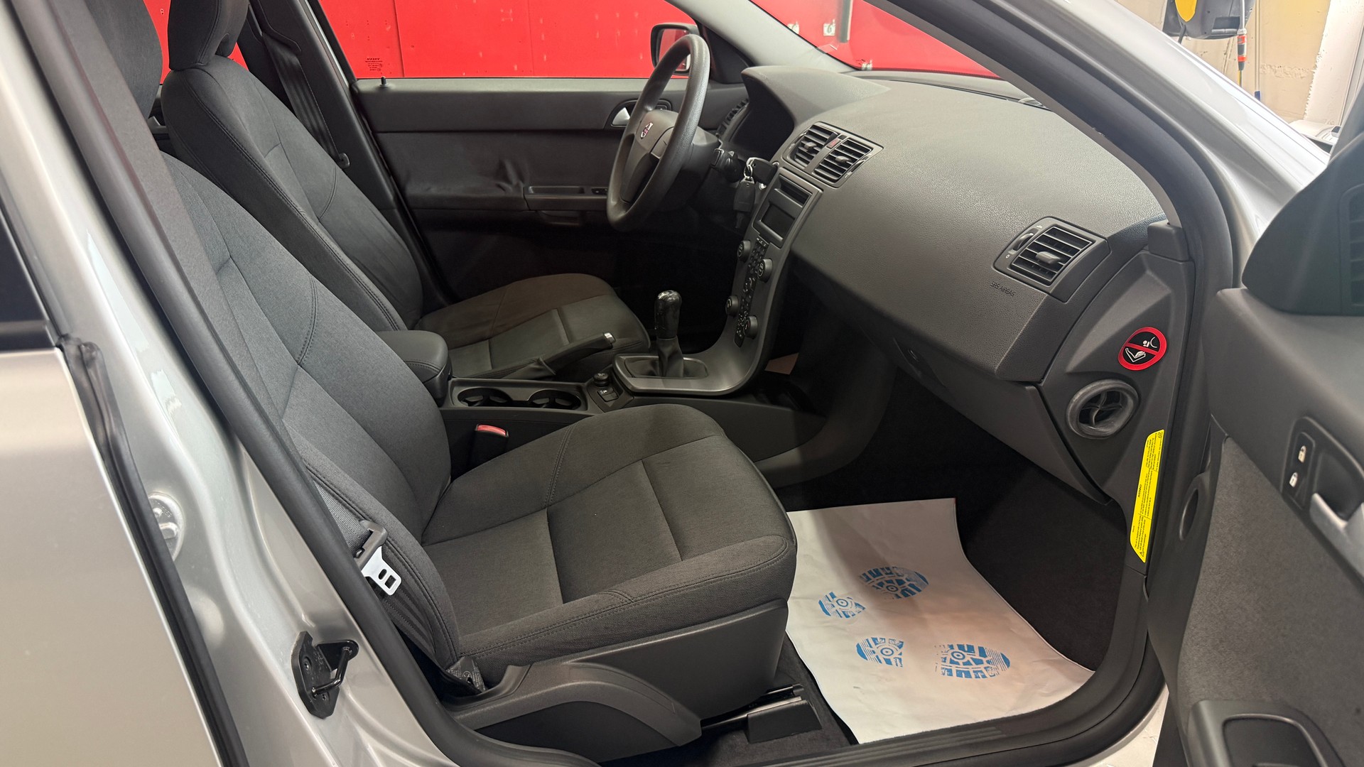 VOLVO S40 1.8 Momentum, gepflegtes CH Fahrzeug aus 1 Hand immer bei Volvo gewartet-image-12