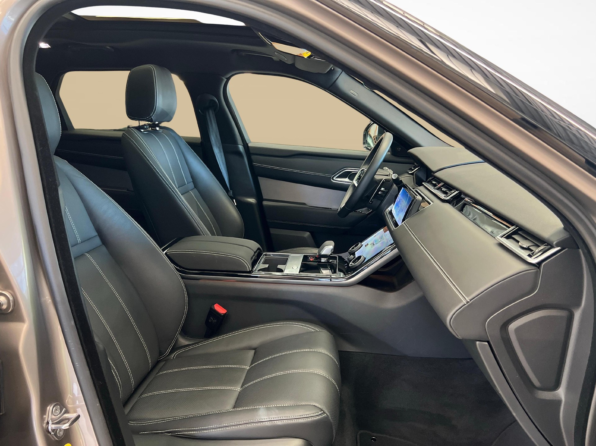 LAND ROVER Range Rover Velar 2.0 P400e R-Dynamic SE-image-9