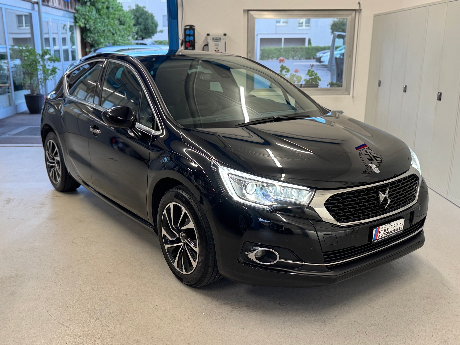 DS AUTOMOBILES DS 4 1.6 THP Sport Chic Automatic-image-2