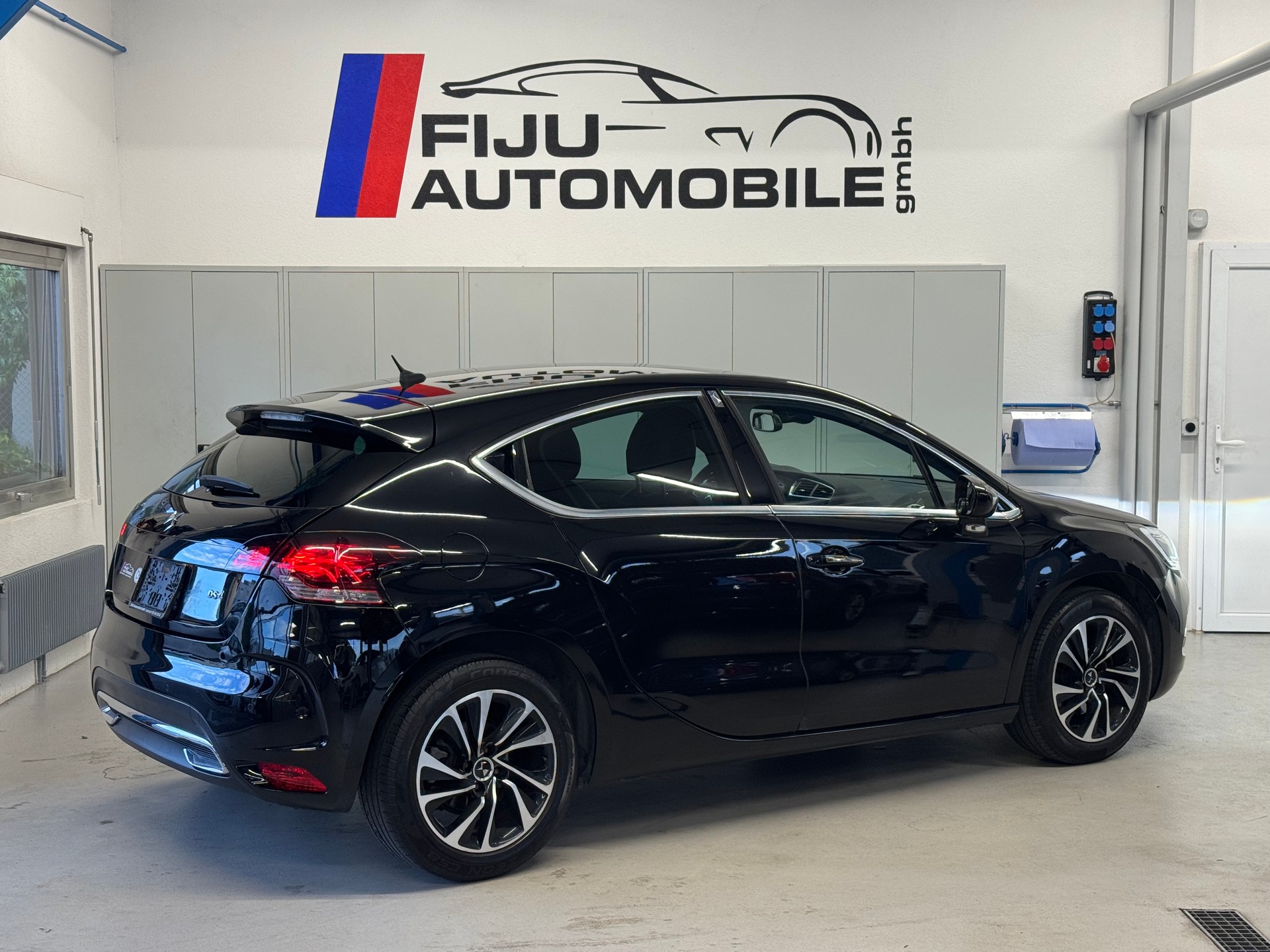 DS AUTOMOBILES DS 4 1.6 THP Sport Chic Automatic-image-3