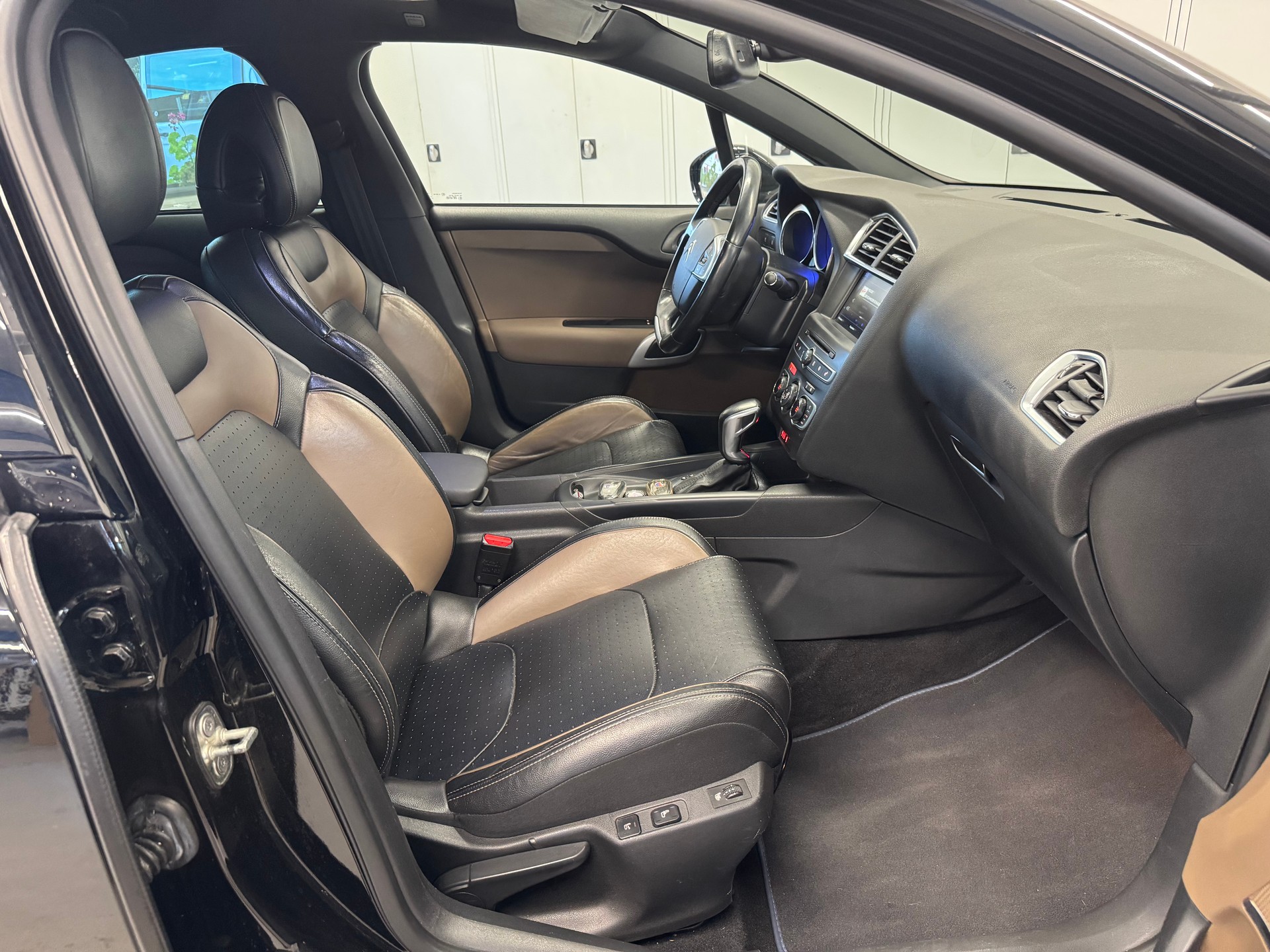 DS AUTOMOBILES DS 4 1.6 THP Sport Chic Automatic-image-11