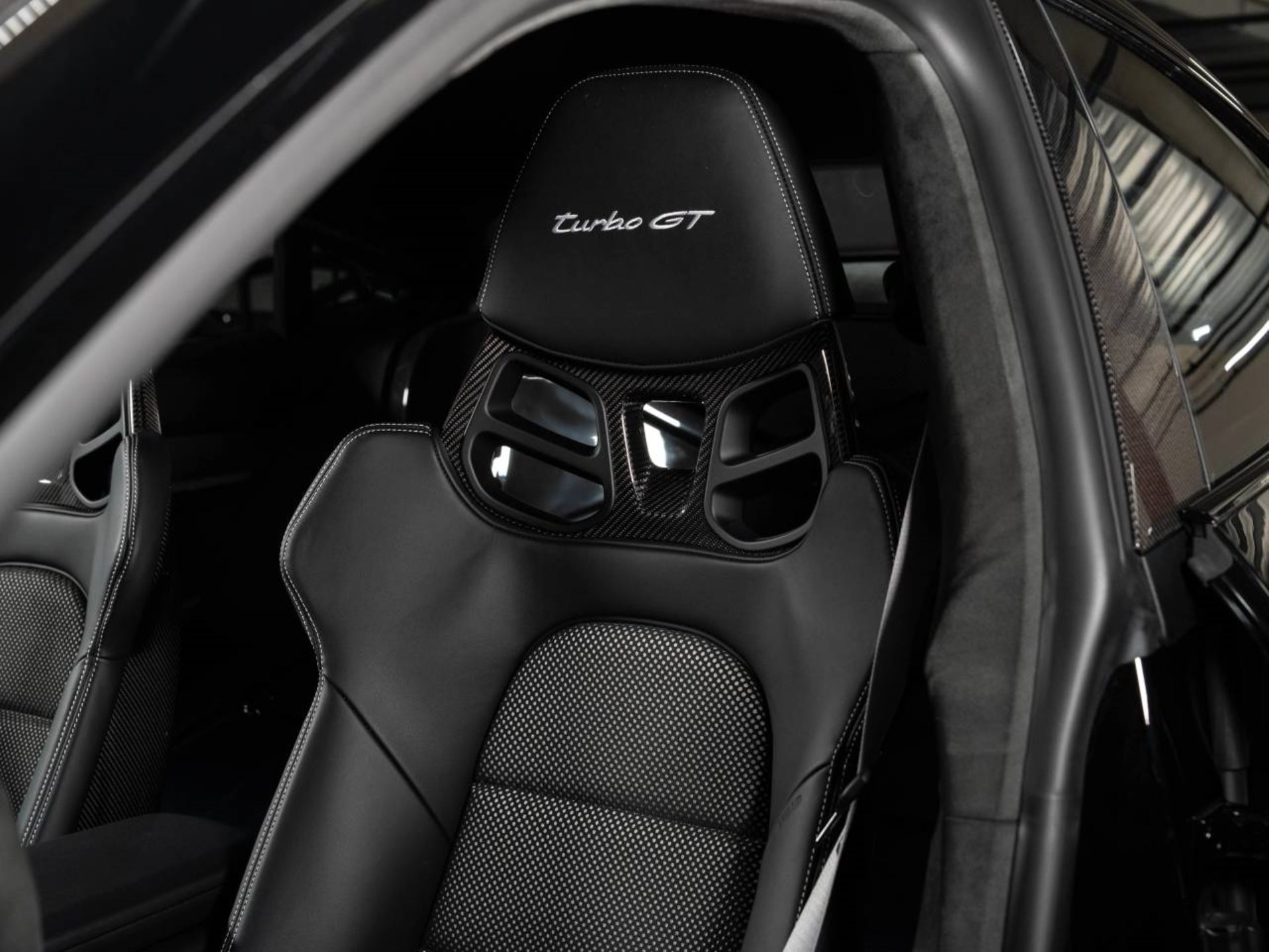 PORSCHE Taycan Turbo GT avec Paquet-Weissach-image-9