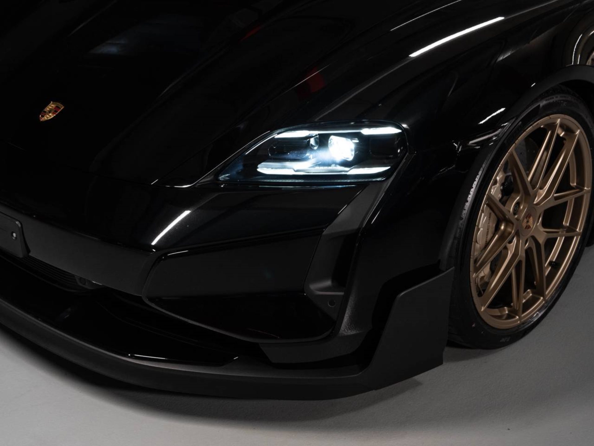 PORSCHE Taycan Turbo GT avec Paquet-Weissach-image-22