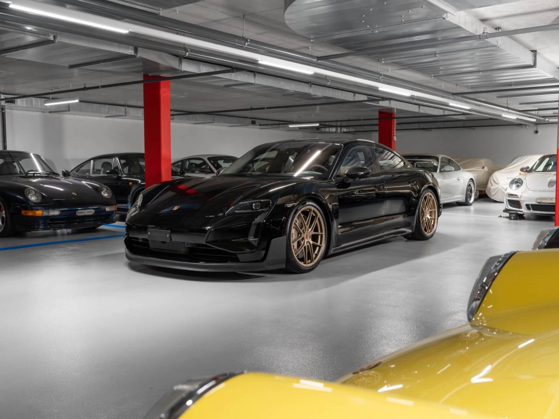 PORSCHE Taycan Turbo GT avec Paquet-Weissach-image-0