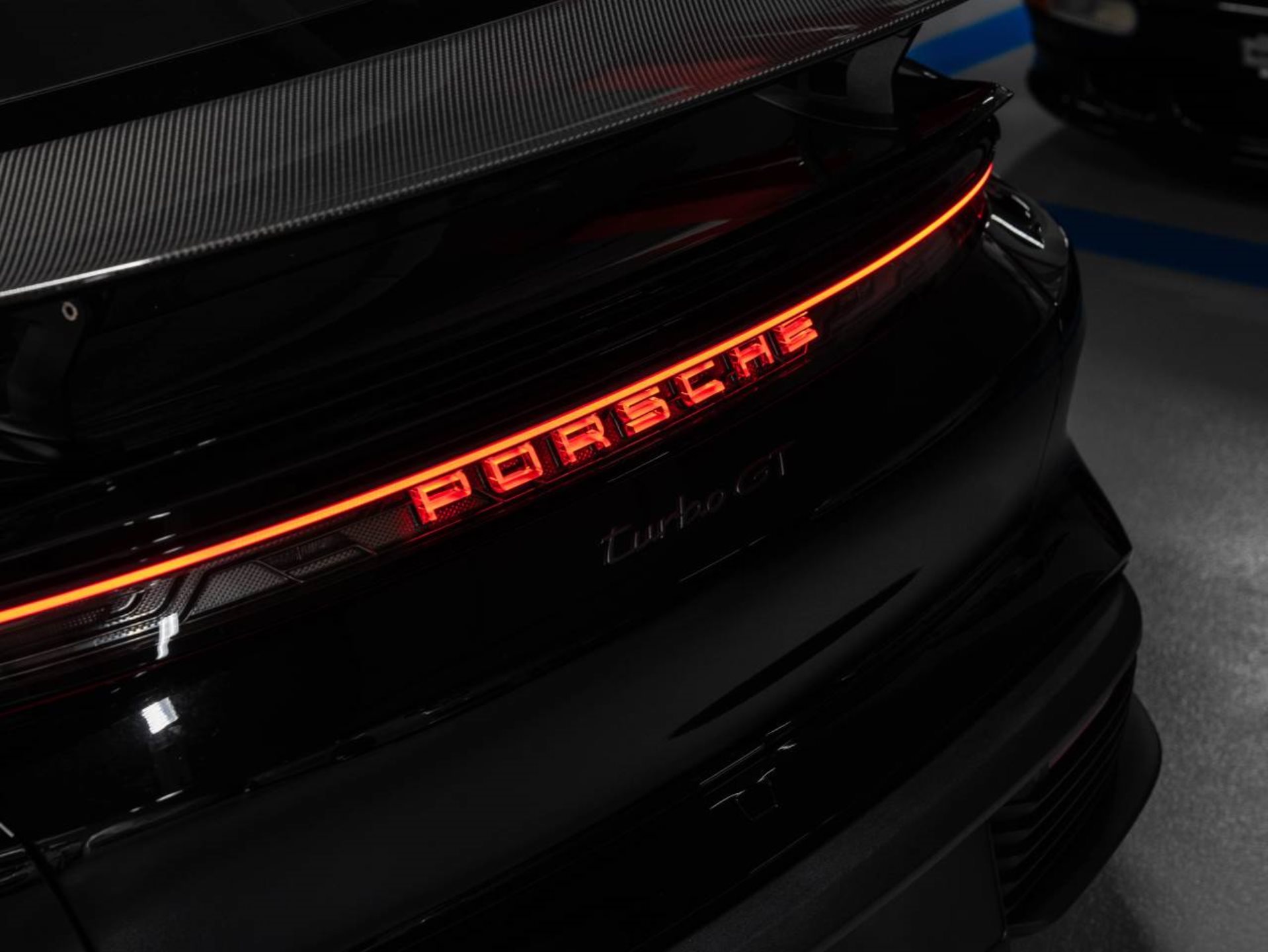 PORSCHE Taycan Turbo GT avec Paquet-Weissach-image-19