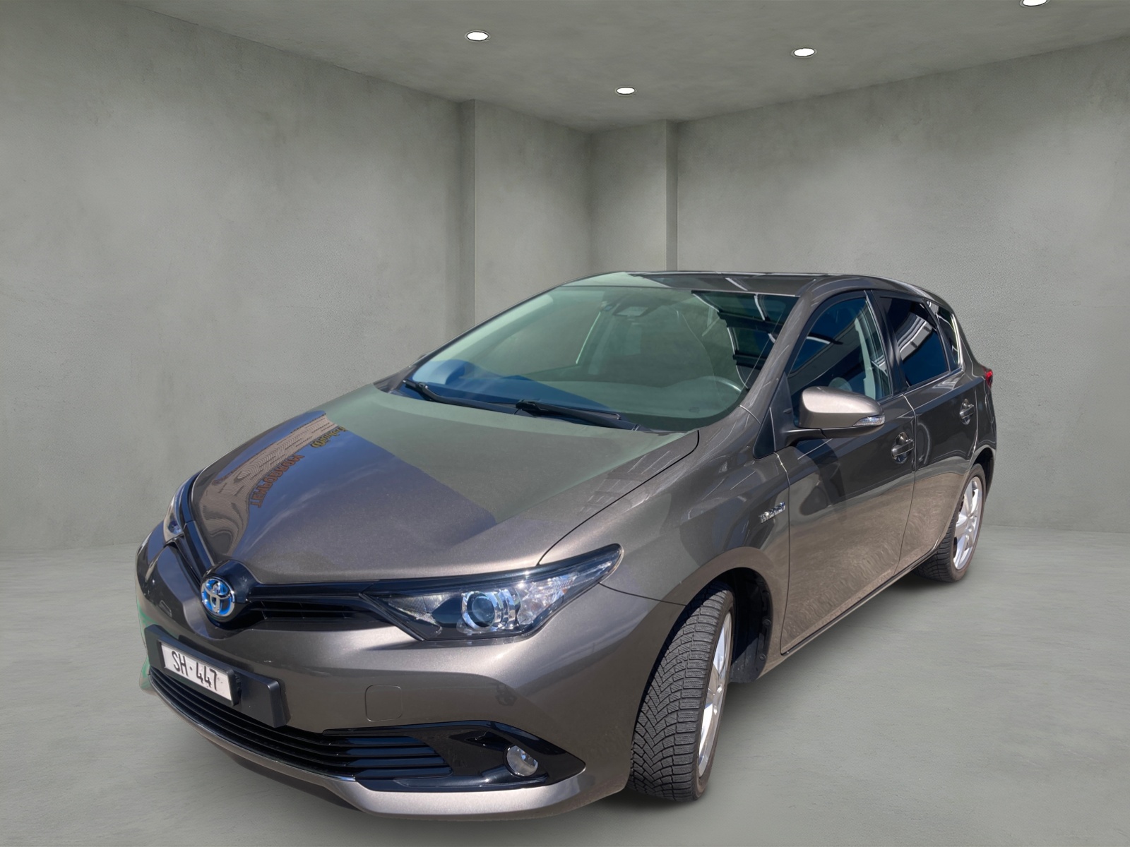 TOYOTA Auris 1.8 HSD Trend e-CVT-image-1