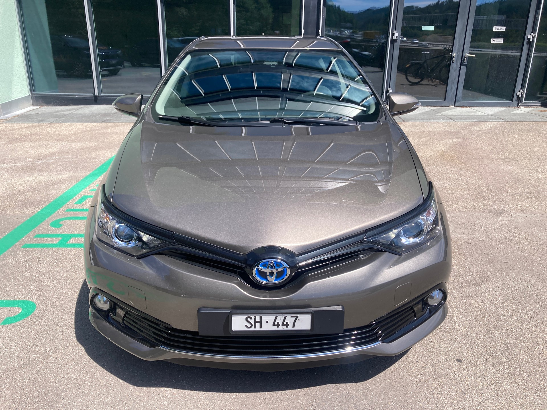 TOYOTA Auris 1.8 HSD Trend e-CVT-image-1