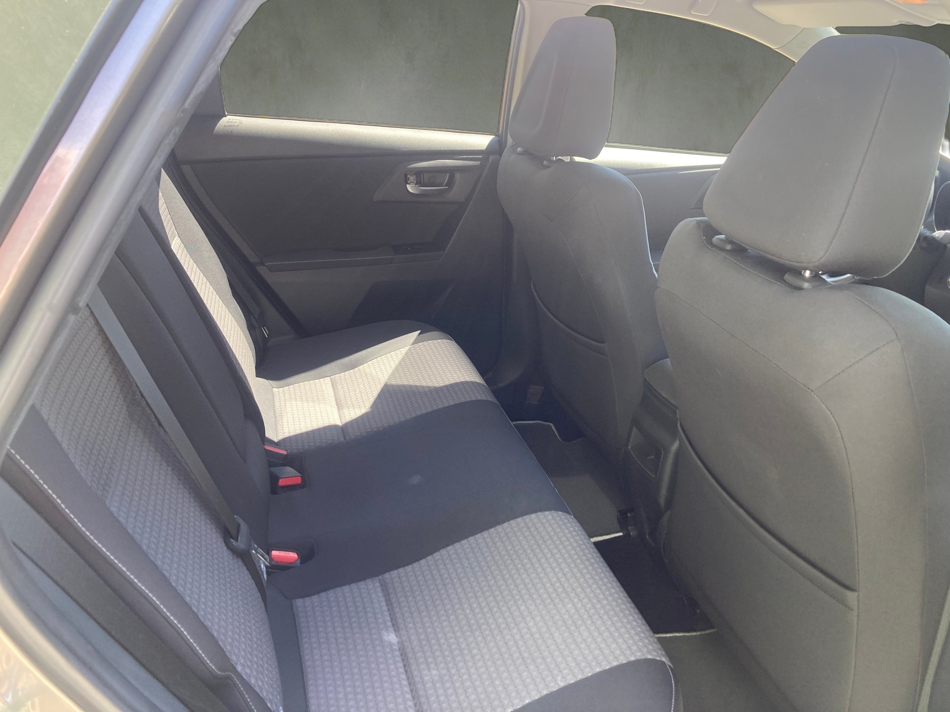 TOYOTA Auris 1.8 HSD Trend e-CVT-image-10