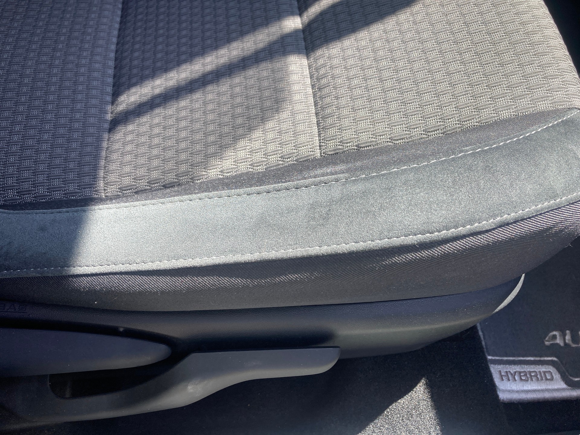 TOYOTA Auris 1.8 HSD Trend e-CVT-image-12