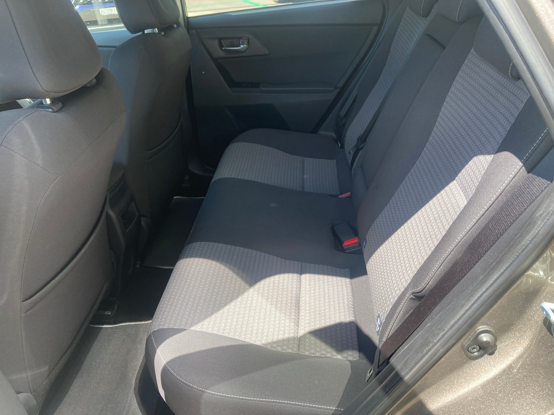 TOYOTA Auris 1.8 HSD Trend e-CVT-image-10