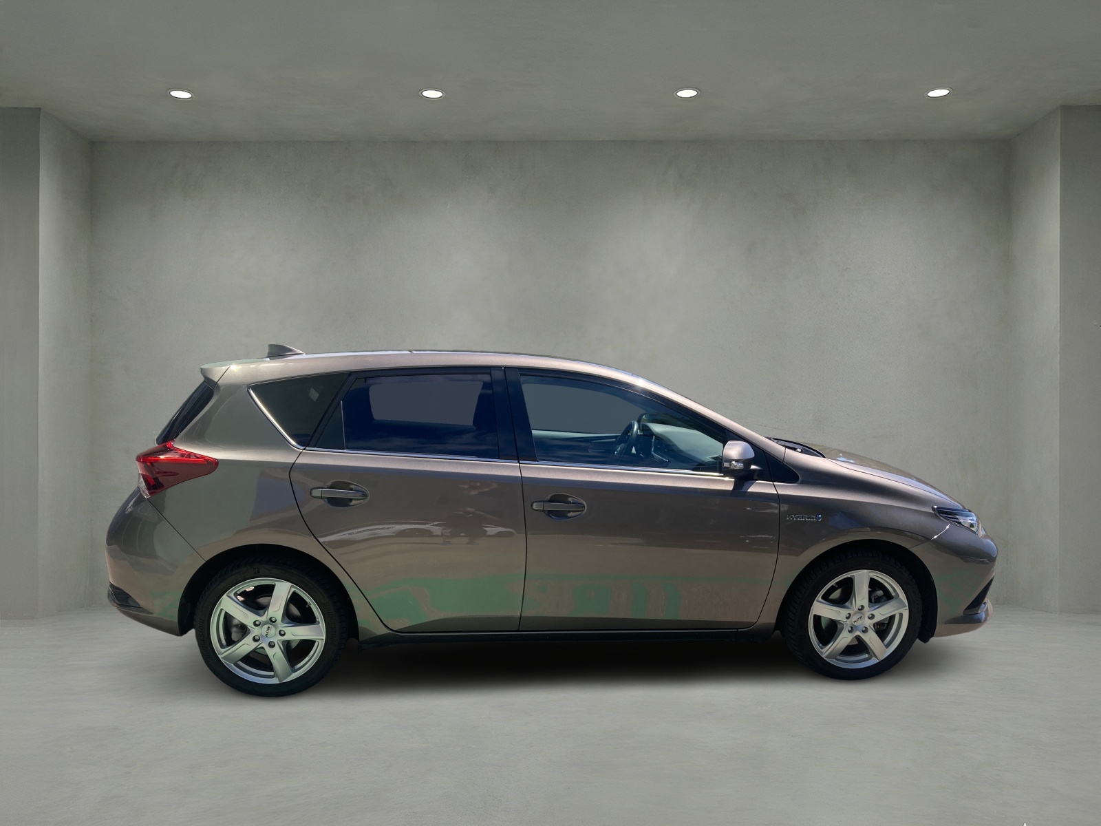 TOYOTA Auris 1.8 HSD Trend e-CVT-image-6